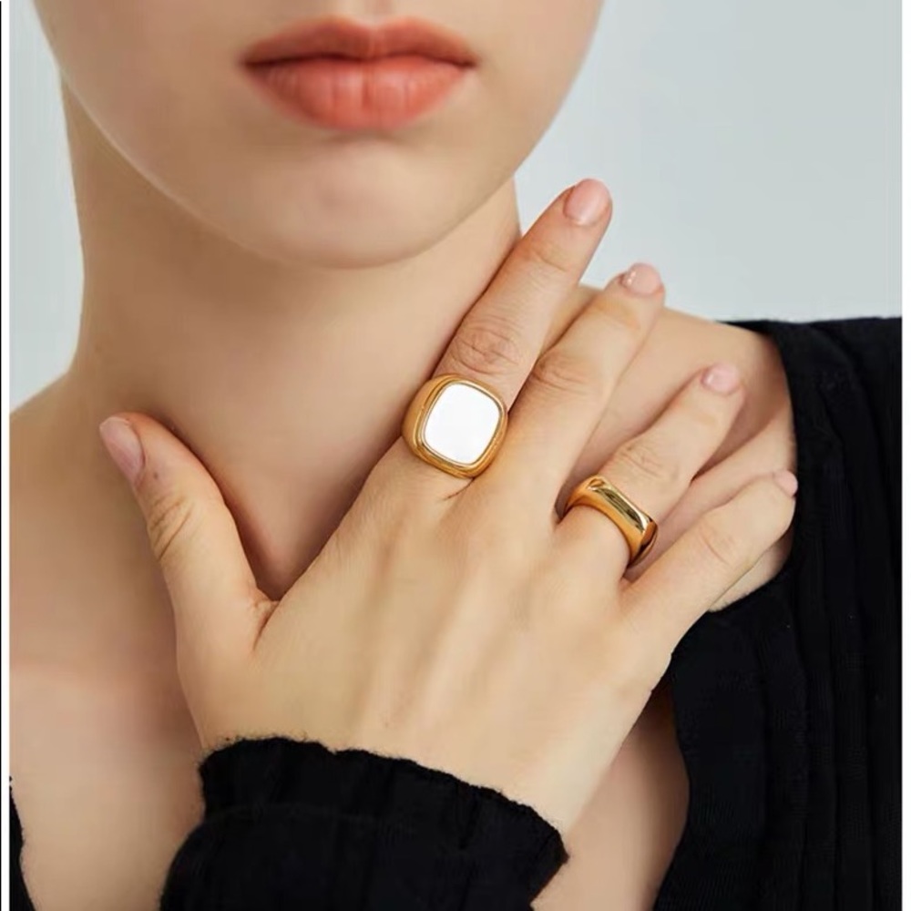 14K gold square moonstone ring - Size 7